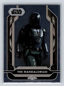 Tarjeta base Costco cromada Topps de Star Wars 2024 #22 The Mandalorian - Imagen 1 de 2
