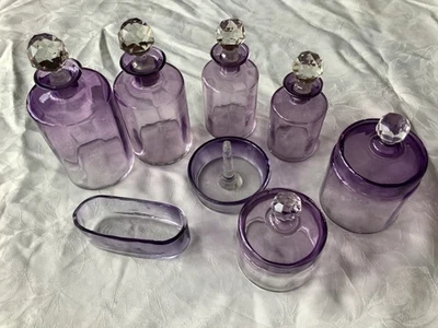 ancien necessaire de toilette 4 flacon et autre en verre couleur Améthyste - Photo 1/2