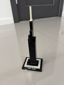 LEGO Architecture Willis Tower Complete Set # 21000 Used With No Manual Or Box