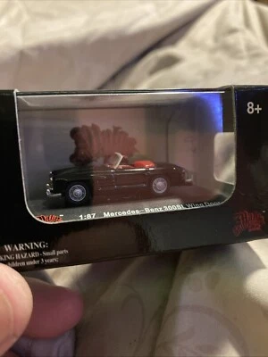 MALIBU INTERNATIONAL convertible BLACK 1:87 Scale Mecedes-Benz SL500 - Image 1 of 4