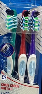 Oral-B Toothbrush Pro-Expert, Criss Cross Bristles, Mega pack of 3 . - Picture 1 of 2