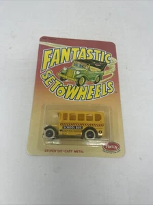Fantastic Set 'O' Wheels School Bus Lledo Vintage Diecast Car Unpunched - Picture 1 of 6