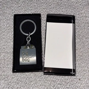 Bloomingdale's NEU IM KARTON kultige große braune Tasche Metall Schlüsselanhänger - Bild 1 von 6