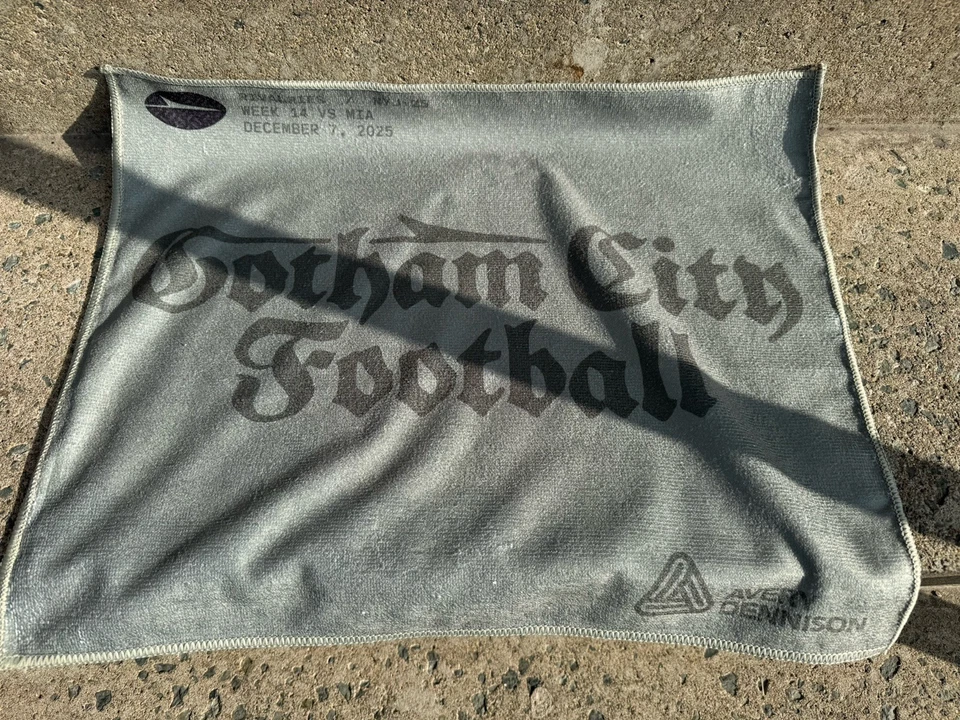 Toalla de fútbol americano New York Jets Gotham City SGA 12/7/25 Miami Dolphins Foto 1 de 1
