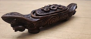 Maori New Zealand Waka Huia Tiki Treasure Box Canoe Resin 25 Cm - Foto 1 di 11