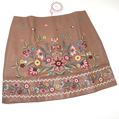 Mini-saia feminina boho floral tamanho M bordada couro vegano Y2K faroeste - Imagem 1 de 3