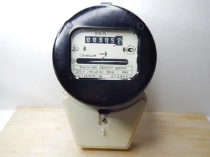 Vintage Electrical KILOWATT-HOUR meter USSR Soviet Watt hour Meter 10-40A 220V - Picture 1 of 14