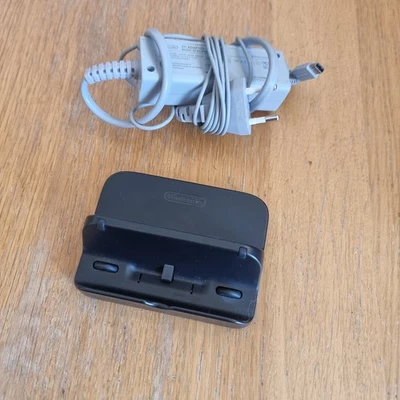Supporto Di Ricarica Originale per Gamepad Nintendo Wii U Charge WUP-014 + Cavo - Immagine 1 di 4