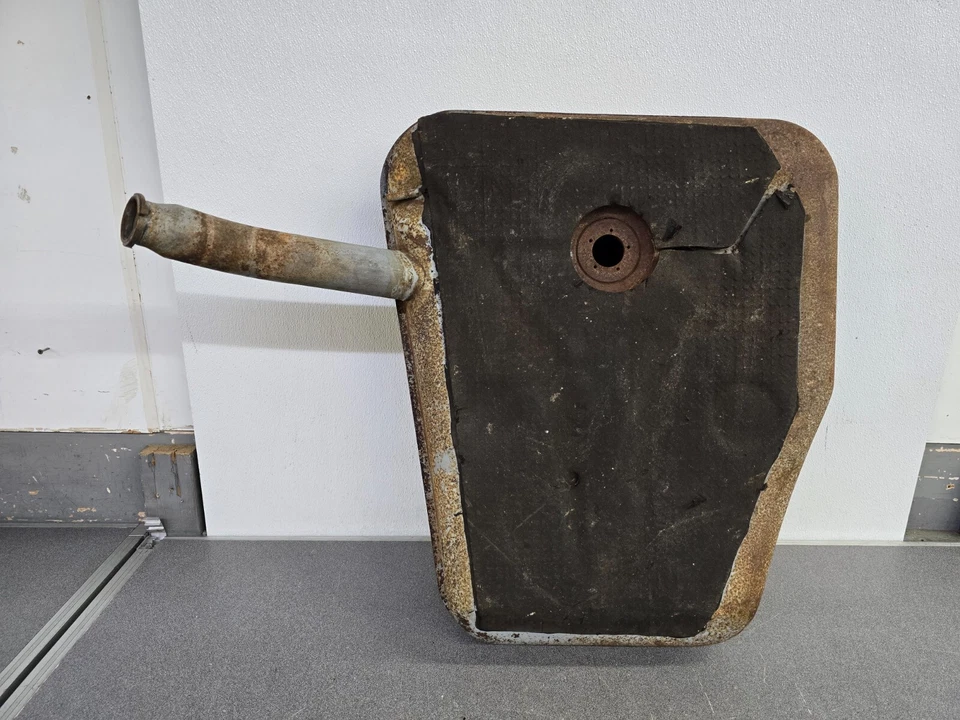 TANQUE DE COMBUSTIBLE DE GASOLINA USADO ORIGINAL GENUINO PORSCHE 356B T6 356C 356SC 1963-65 OXIDADO Foto 1 de 4