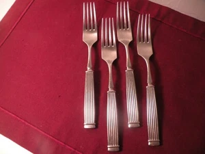 Juego de 4 tenedores de ensalada Dansk Colbert acero inoxidable International Designs LTD 7 1/4" - Imagen 1 de 5