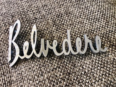 1963-1964 Plymouth Belvedere guardabarros emblema insignia escritura 63-64 MoPaR #2422891 Foto 1 de 3