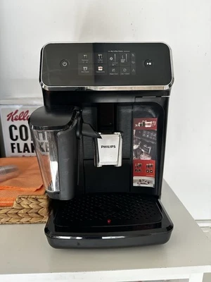 PHILIPS Serie 2300 Macchina da caffè automatica - 4 tipi di bevande - Immagine 1 di 4