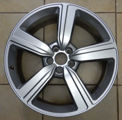 Roda original Audi E-Tron Quattro 4KE601025S OEM 20" x 9" aro prata 2020-2021 - Imagem 1 de 4