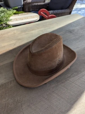 Gorra de cuero vintage Western United Hatters y sombrero de vaquero australiano Millinery Union  Foto 1 de 4