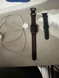 Apple Watch Series 5 GPS 44mm Aluminum Pink - Photo 1 sur 4