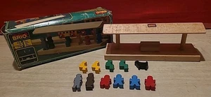 Vintage Brio 33368 Holzeisenbahnsteig mit Bank Personen (11 Figuren)  - Bild 1 von 13