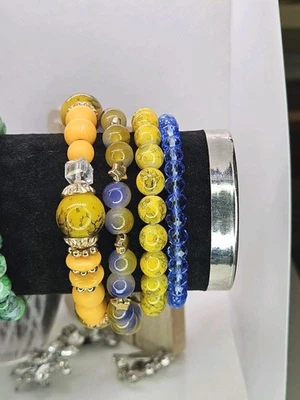 Удивительный цветной желтый и синий набор из 4 браслетов  - Изображение 1 из 4