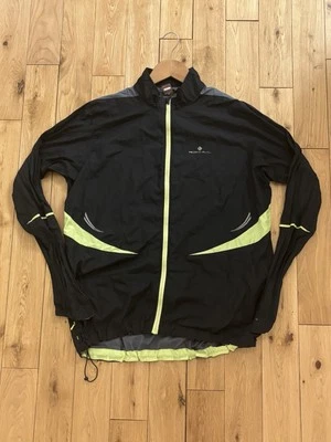 Jaqueta de corrida Ronhill masculina corta-vento média preta com zíper completo  - Imagem 1 de 4