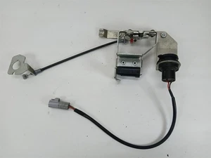 08 Buell XB12X Ulysses Soporte de pestillo de asiento y toma de corriente auxiliar  - Imagen 1 de 14