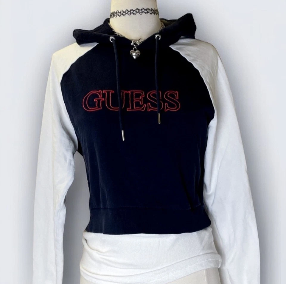 Винтажная толстовка с капюшоном Guess Crop темно-белая маленькая Millennial Baddie Streetwear  - Изображение 1 из 4