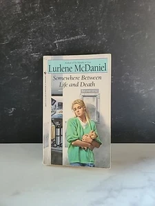 Somewhere Between Life And Death - Lurlene McDaniel (Paperback 1990 - Picture 1 of 10