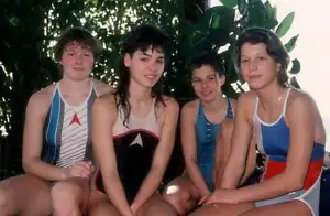 Katja Woywood and friends at the swimming pool in Berlin, Ge - 1985 Old Photo 2 - Bild 1 von 1