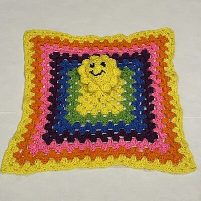 "Manta de seguridad hecha a mano de ganchillo Lovey Smiley Face arco iris amarillo 15x15""" Foto 1 de 2