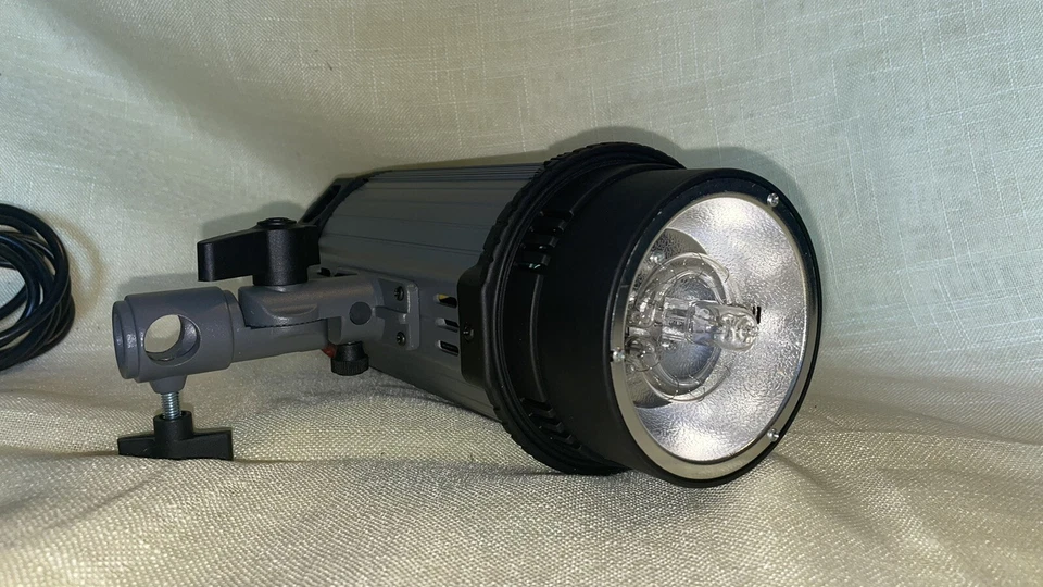 Luz de estudio Neewer N300W Foto 1 de 4