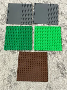 LEGO Plates 16x16 Lot 5 - 2 Dk Bluish Gray Road 1 Green 1 Brt Green 1 Brn 91405 - Picture 1 of 7