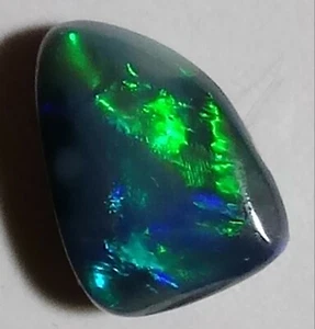 ¡BRILLANTE! 1.8ct Ópalo Negro Sólido VERDE Y AZUL ¡Freeform Lightning Ridge! - Imagen 1 de 12