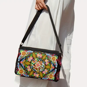 Women's Embroidered Flowers Bag Crossbody Bag Ladies Shoulder Bags Ethnic Style - Foto 1 di 19
