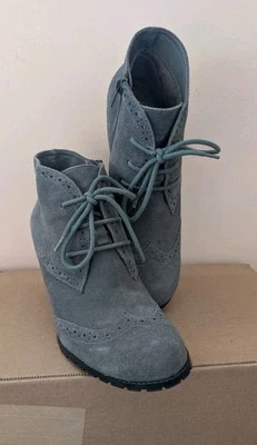 Aerossoles tamanho 7.5 cinza salto com cadarço botas de camurça com zíper - Imagem 1 de 4