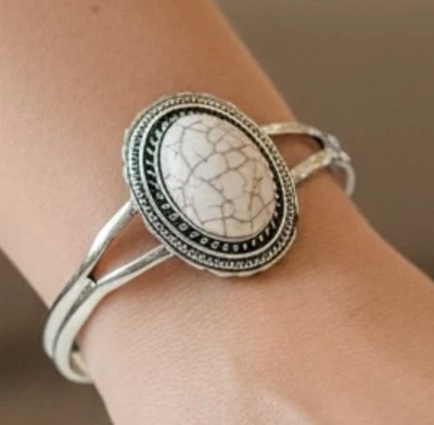 Brazalete Howlite Blanco Tono Plata | Joyería Ajustable Boho Western Foto 1 de 4