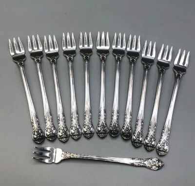 Juego de 12 tenedores de cóctel de mariscos King Edward by Gorham de plata de ley 5,25" Foto 1 de 4