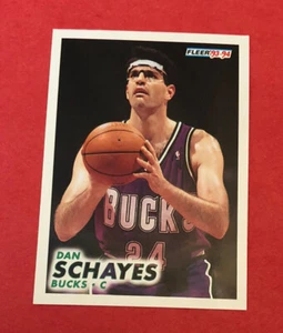 1993-94 Fleer Basketball #323 Danny Schayes Milwaukee Bucks - Picture 1 of 2