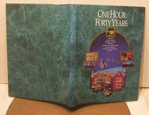 One Hour. Forty Years. MERKOS L'INYONEI CHINUCH 1990 1st Edition w Jacket!! - Bild 1 von 2