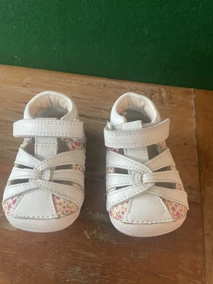 Clarks Zapatos Bebé Niño Niñas Talla 2.5 Med Rosa Floral Little Mae Foto 1 de 4