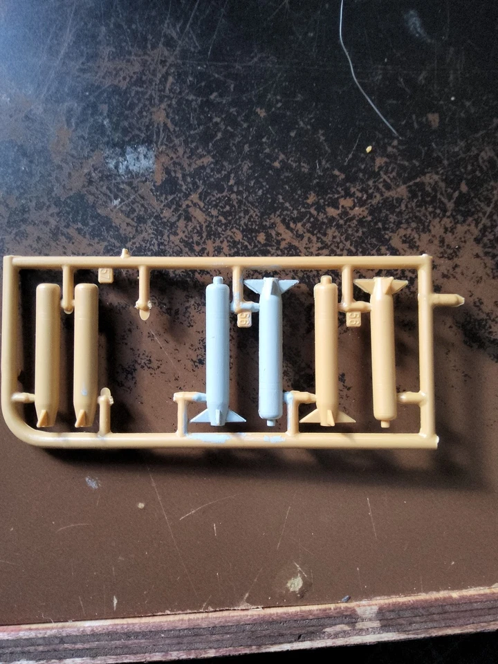 Spare Parts Italeri 1/72 Jaguar GR.1 /3 CBU-87 Cluster Bombs x3 - Image 1 of 1