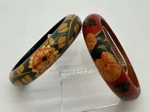 2 bracciali vintage artigianali in legno dipinto a mano - Foto 1 di 14