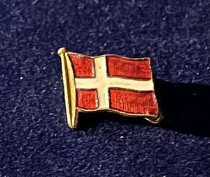 VINTAGE DENMARK FLAG PIN/ TOURIST TRAVEL PIN BADGE/ MEKA DENMARK ON BACK - Picture 1 of 2