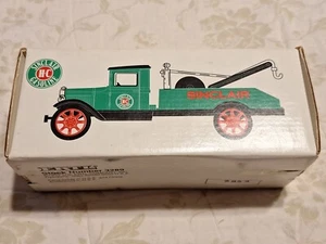 Ertl 1931 Sinclair Hawkeye Wrecker Bank, 1/25 Scale, 1993, 5th In Series - Picture 1 of 4