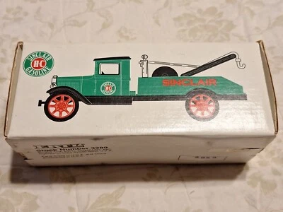 Ertl 1931 Sinclair Hawkeye Wrecker Bank, 1/25 Scale, 1993, 5th In Series - Image 1 of 4