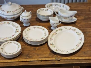 Wedgwood Mirabelle 6 Place Dinner Service - Picture 1 of 5