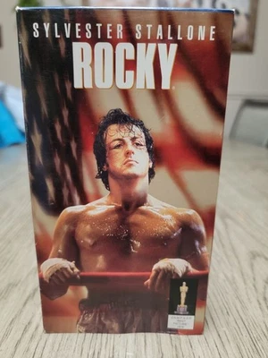 Rocky (VHS, 1996)1976 Sylvester Stallone 1st Movie Cult *BUY 2 GET 1 FREE* - Immagine 1 di 2
