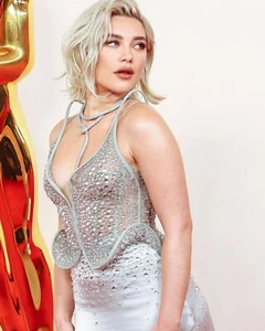 BEAUTIFUL FLORENCE PUGH 8X10 Photo - Picture 1 of 1