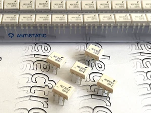 5pcs MOC3052 Fairchild Optocoupler DIP-6 Random-phase OPTOisolator Triac Driver - Picture 1 of 3