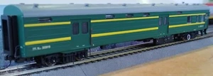 China Railway 22XL Baggage wagon HO 1:87 D.C. w/light Dark green yellow stripe - Picture 1 of 13