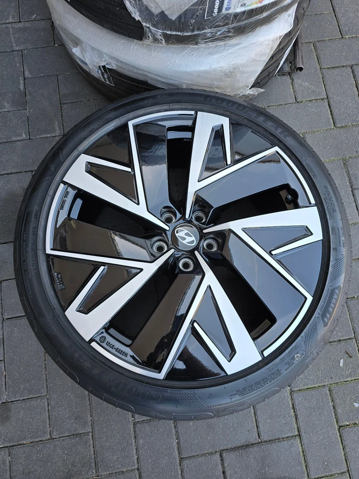 Hyundai IONIQ6 CE 20 Zoll Sommer Original Nagelneue 245/40 R20 99V Goodyear - Bild 1 von 4