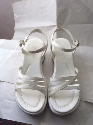 Kenneth Cole Reaction "Sew Low FS" 女孩白色楔形凉鞋 儿童 尺寸 13.5M — 第 1/4 张图片