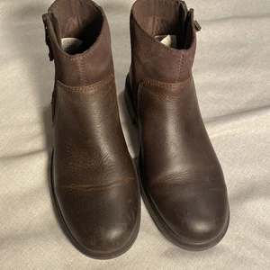 UGG Women's Sz 7 Brown Leather Ankle Boots Chelsea Style 1121754 Harrison - Picture 1 of 9